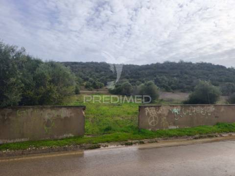 Paderne - terreno com água e eletricidade