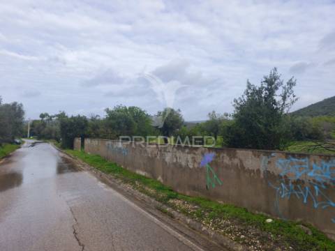 Paderne - terreno com água e eletricidade