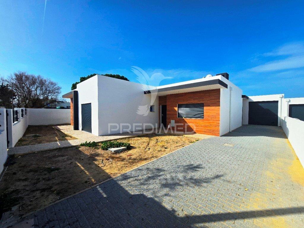 Moradia isolada t3, c/piscina e box, brejo clérigo - azeitão