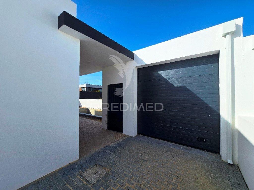 Moradia isolada t3, c/piscina e box, brejo clérigo - azeitão