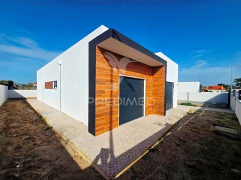 Moradia isolada t3, c/piscina e box, brejo clérigo - azeitão