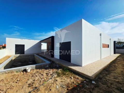 Moradia isolada t3, c/piscina e box, brejo clérigo - azeitão