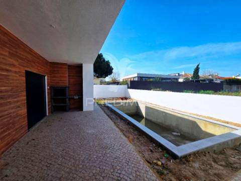 Moradia isolada t3, c/piscina e box, brejo clérigo - azeitão