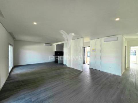 Moradia isolada t3, c/piscina e box, brejo clérigo - azeitão