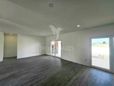 Moradia isolada t3, c/piscina e box, brejo clérigo - azeitão