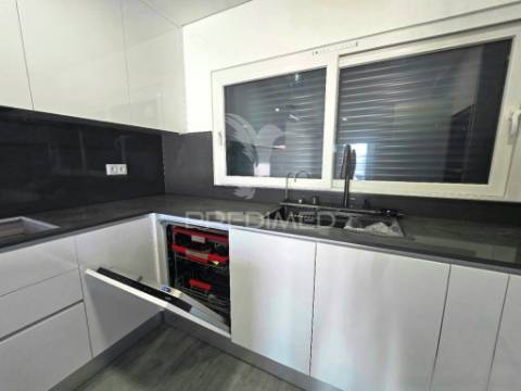 Moradia isolada t3, c/piscina e box, brejo clérigo - azeitão