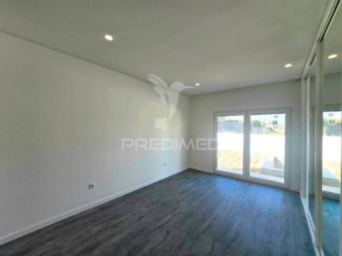 Moradia isolada t3, c/piscina e box, brejo clérigo - azeitão