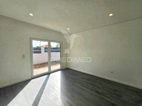 Moradia isolada t3, c/piscina e box, brejo clérigo - azeitão