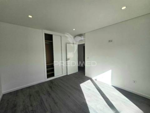 Moradia isolada t3, c/piscina e box, brejo clérigo - azeitão