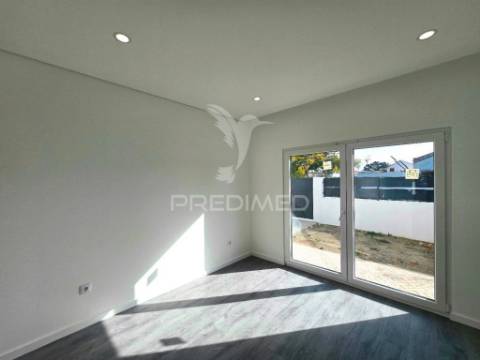 Moradia isolada t3, c/piscina e box, brejo clérigo - azeitão