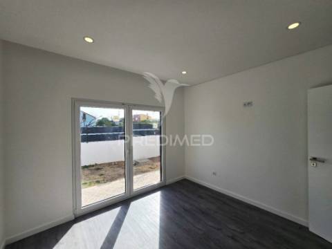 Moradia isolada t3, c/piscina e box, brejo clérigo - azeitão