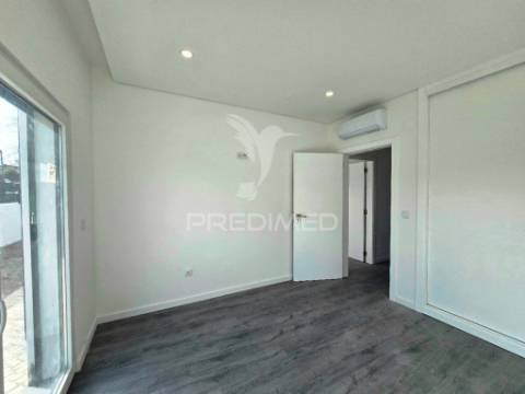 Moradia isolada t3, c/piscina e box, brejo clérigo - azeitão