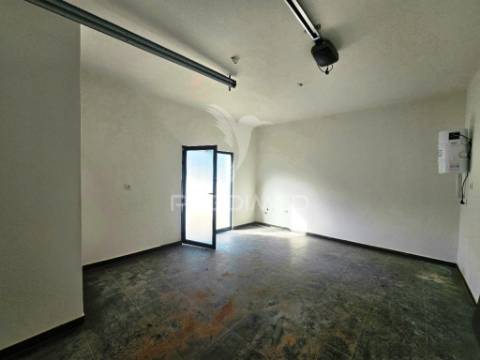 Moradia isolada t3, c/piscina e box, brejo clérigo - azeitão