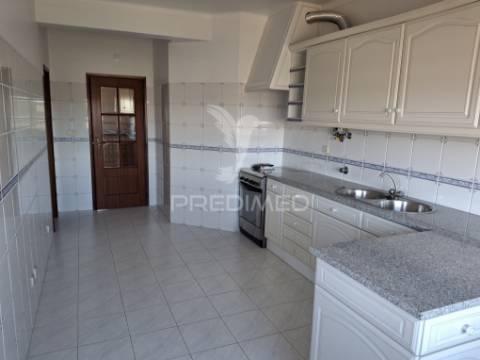 Excelente apartamento t3 com garagem e arrecadação.