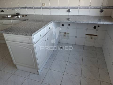 Excelente apartamento t3 com garagem e arrecadação.