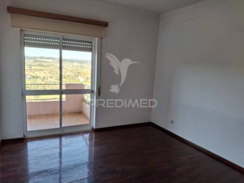 Excelente apartamento t3 com garagem e arrecadação.