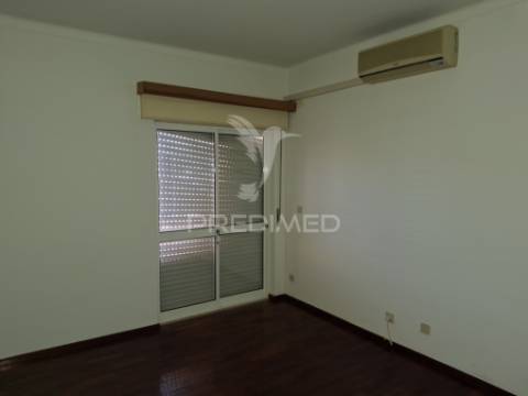 Excelente apartamento t3 com garagem e arrecadação.