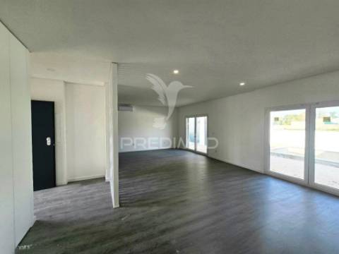 Moradia isolada t3, c/piscina e box, brejo clérigo - azeitão