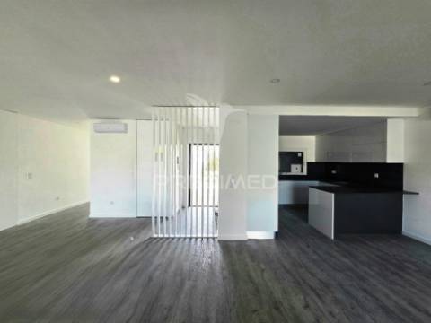 Moradia isolada t3, c/piscina e box, brejo clérigo - azeitão