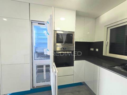 Moradia isolada t3, c/piscina e box, brejo clérigo - azeitão