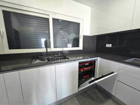 Moradia isolada t3, c/piscina e box, brejo clérigo - azeitão