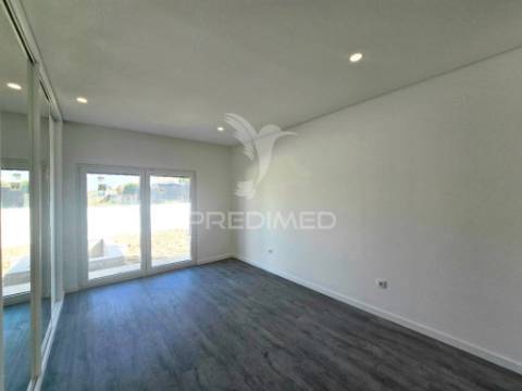 Moradia isolada t3, c/piscina e box, brejo clérigo - azeitão