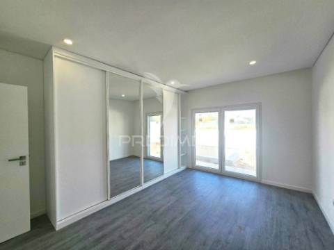 Moradia isolada t3, c/piscina e box, brejo clérigo - azeitão