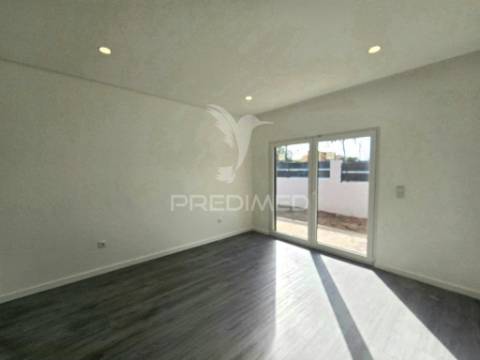 Moradia isolada t3, c/piscina e box, brejo clérigo - azeitão