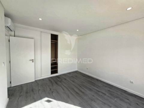 Moradia isolada t3, c/piscina e box, brejo clérigo - azeitão