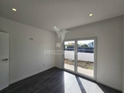 Moradia isolada t3, c/piscina e box, brejo clérigo - azeitão