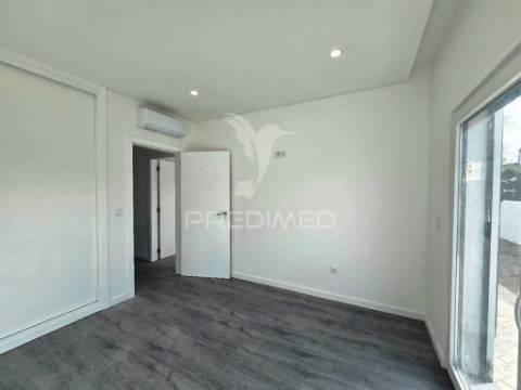 Moradia isolada t3, c/piscina e box, brejo clérigo - azeitão