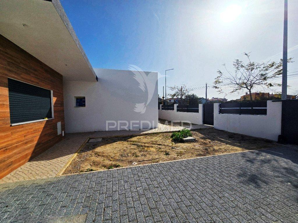 Moradia isolada t3, c/piscina e box, brejo clérigo - azeitão