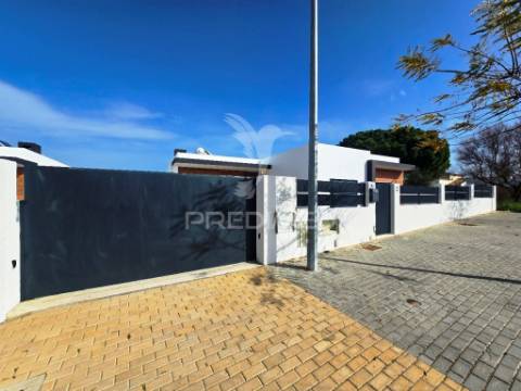 Moradia isolada t3, c/piscina e box, brejo clérigo - azeitão