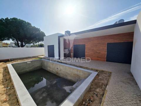 Moradia isolada t3, c/piscina e box, brejo clérigo - azeitão
