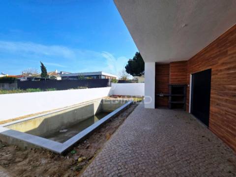 Moradia isolada t3, c/piscina e box, brejo clérigo - azeitão