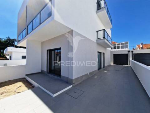 Moradia geminada t3, c/garagem, na quinta do conde