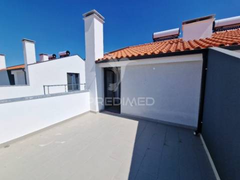 Moradia geminada t3, c/garagem, na quinta do conde