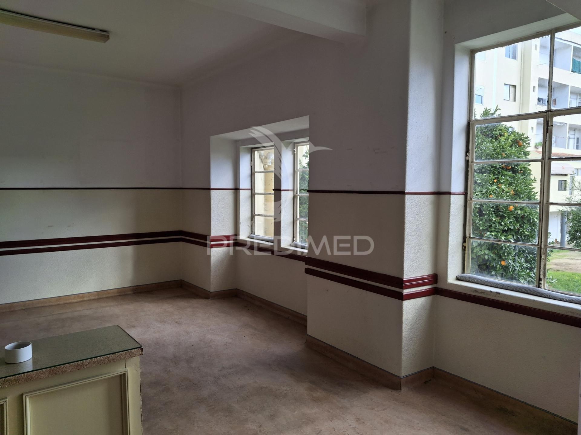 Apartamento t2 para remodelação.