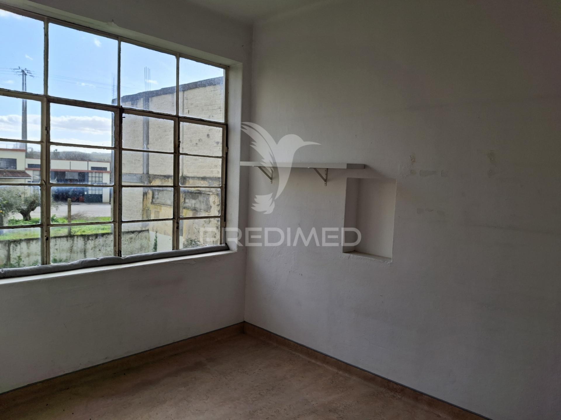 Apartamento t2 para remodelação.