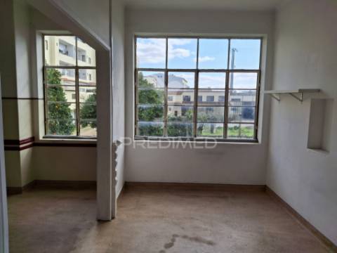 Apartamento t2 para remodelação.