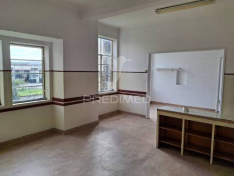 Apartamento t2 para remodelação.