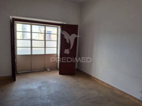 Apartamento t2 para remodelação.