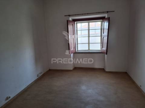 Apartamento t2 para remodelação.