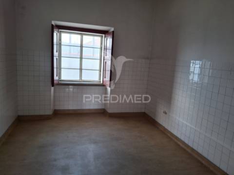 Apartamento t2 para remodelação.