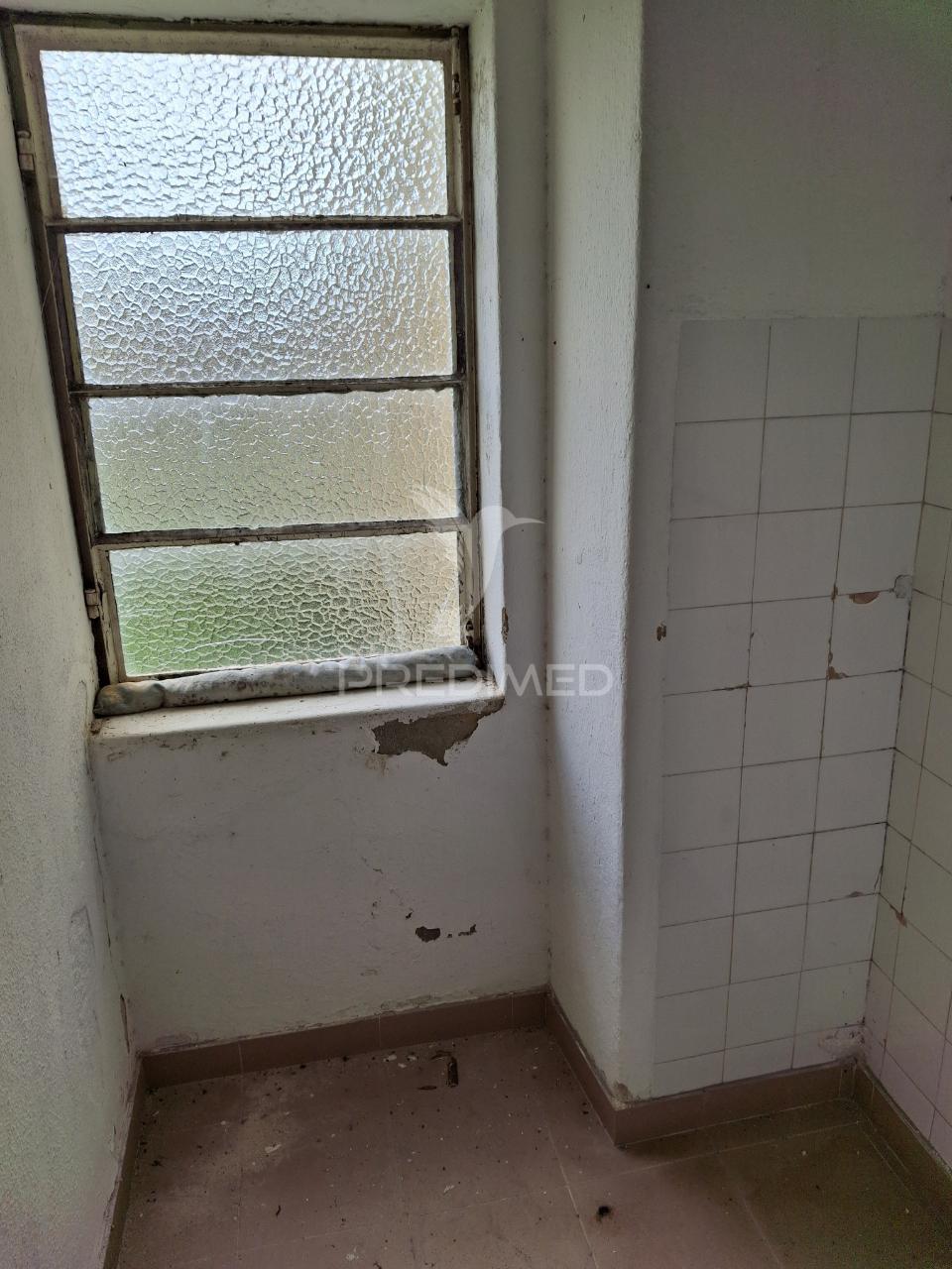Apartamento t2 para remodelação.