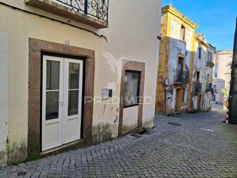 T0 no centro histórico para arrendamento.