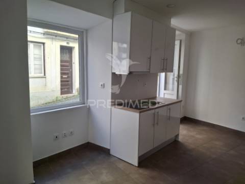 T0 no centro histórico para arrendamento.