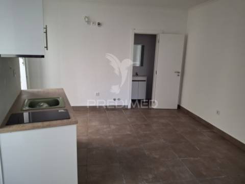 T0 no centro histórico para arrendamento.