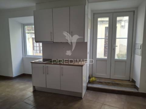 T0 no centro histórico para arrendamento.