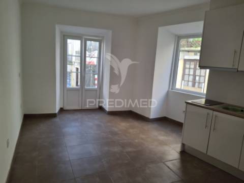 T0 no centro histórico para arrendamento.